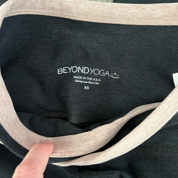 NWT beyond yoga spacedye color block leggings pockets black/neutral XS and large - Picture 2 of 5